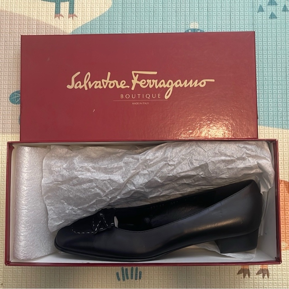 Salvatore Ferragamo GUYA
Black Women’s Shoes